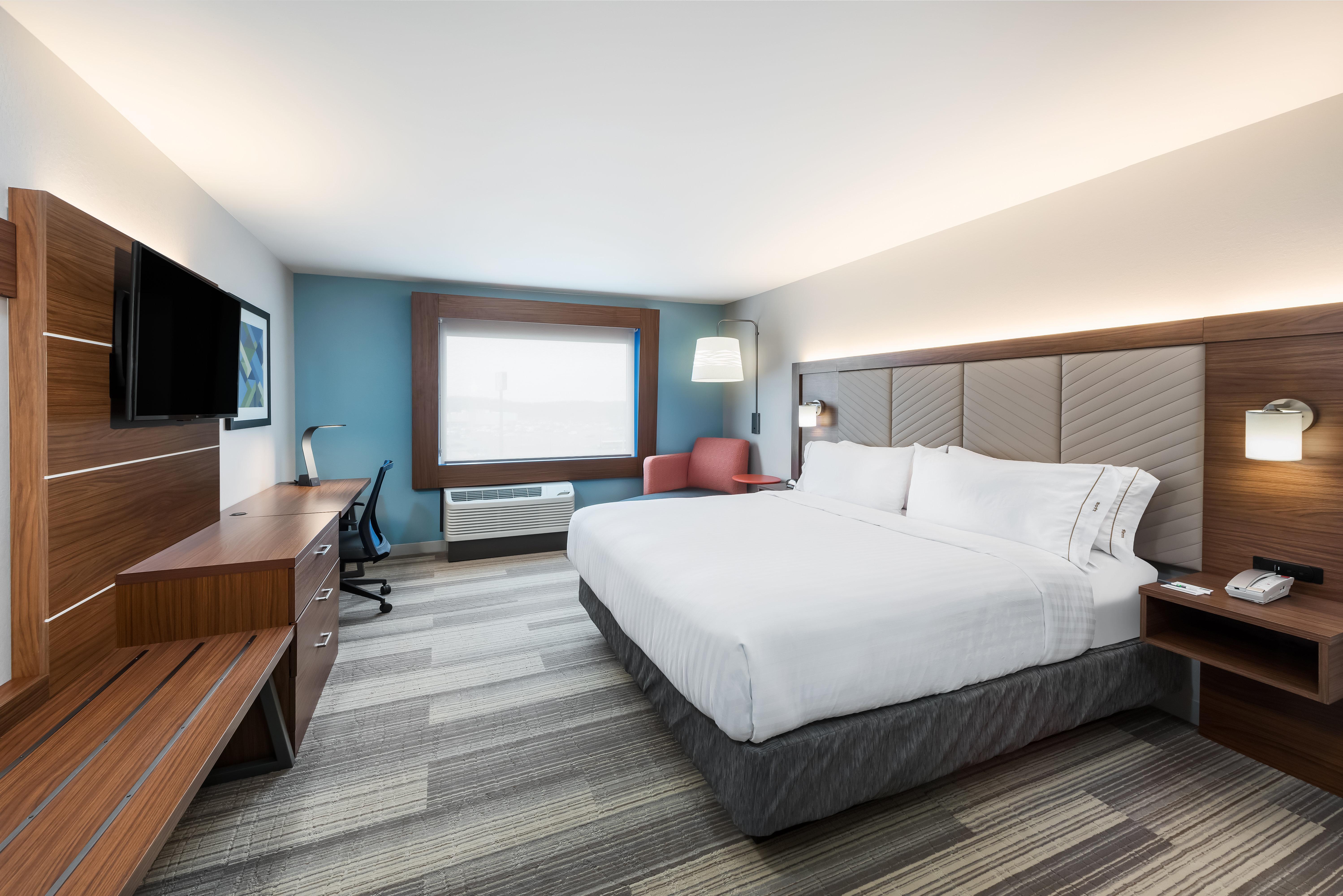 Express & Southwest By Ihg Hotel 2*